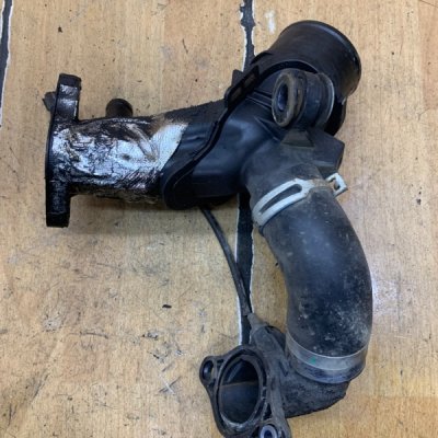 Патрубок впускного коллектора Renault Megane 2012 K9K636 - изображение 2