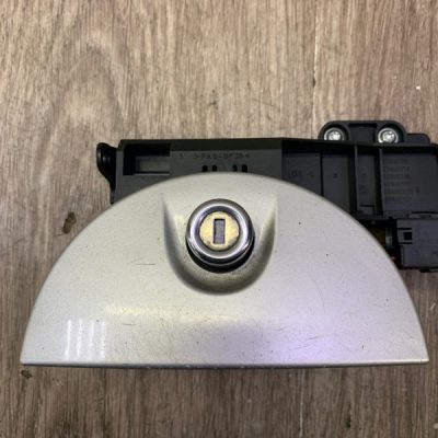 Кнопка открывания багажника Opel Meriva A 2004 минивэн, Задн. - изображение 2