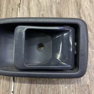 Ручка двери внутренняя Daihatsu Terios 2003 внедорожник, Задн., Прав. - изображение 2