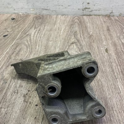Кронштейн двигателя Land Rover Range Rover Sport 2003 внедорожник 276DT - изображение 2