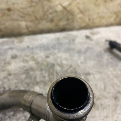 Патрубок EGR Volvo C30 2007 D4204T - изображение 4