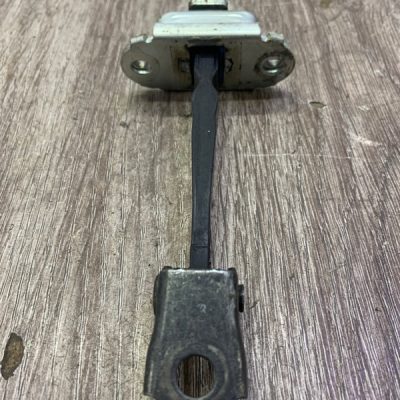 Ограничитель двери Nissan Qashqai 2009 кроссовер, Перед., Лев. - изображение 2