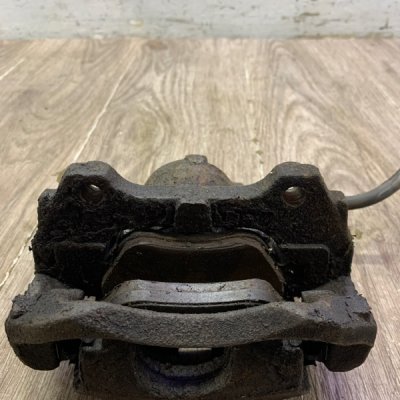 Тормозной суппорт Opel Corsa D 2010 Z13DTJ Перед. Прав. - изображение 3