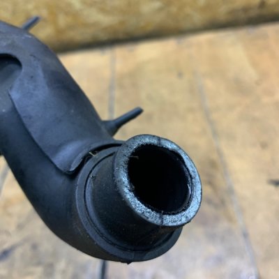Патрубок маслоотделителя Mercedes-Benz A-class 2007 W-169 OM640.940 - изображение 5