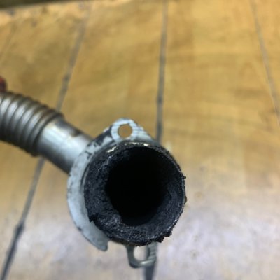 Патрубок EGR Ford Fiesta 5 2007 F6JB - изображение 3