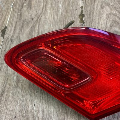 Фонарь крышки багажника Opel Astra J 2010 хетчбэк 5-ти дв., Задн., Прав. - изображение 2