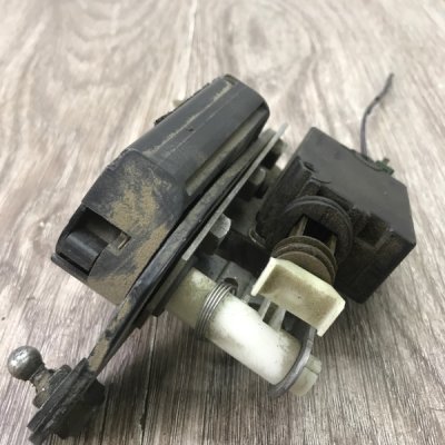 Замок крышки багажника Land Rover Discovery 3 2004 внедорожник Задн. Прав. - изображение 2