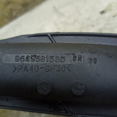 Патрубок воздушного фильтра Peugeot 406 2003 RHY(DW10TD) - изображение 2