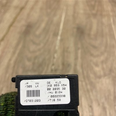 Датчик угла поворота руля Volkswagen Golf 5 2004 хетчбэк 5-ти дв. - изображение 3