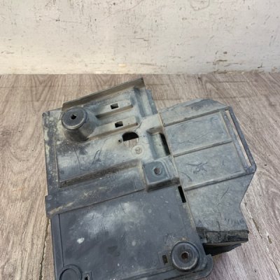 Крепление аккумулятора Ford Focus 2 2007 хетчбэк 5-ти дв. HXDA - изображение 2
