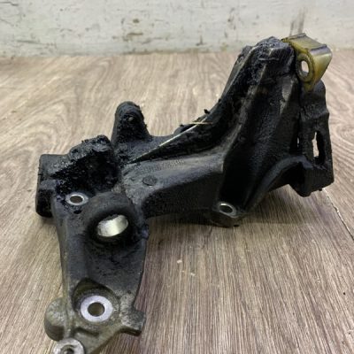 Кронштейн генератора Peugeot 207 2007 9HZ(DV6TED4) - изображение 2