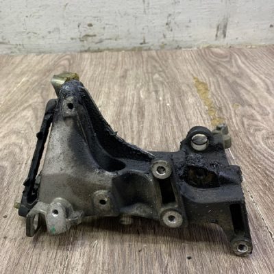 Кронштейн генератора Peugeot 207 2007 9HZ(DV6TED4) - изображение 4