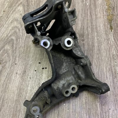 Кронштейн генератора Peugeot 207 2007 9HZ(DV6TED4) - изображение 7