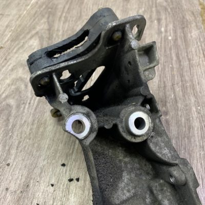 Кронштейн генератора Peugeot 207 2007 9HZ(DV6TED4) - изображение 8