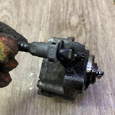 Вакуумный насос Peugeot 207 2007 9HZ(DV6TED4) - изображение 6