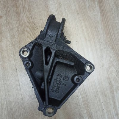 Кронштейн промежуточного вала Peugeot 307 2002 универсал RHY(DW10TD) - изображение 6