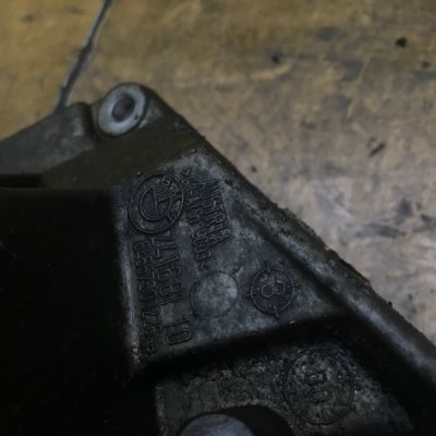 Кронштейн двигателя Land Rover Range Rover 2003 M62B44 - изображение 2