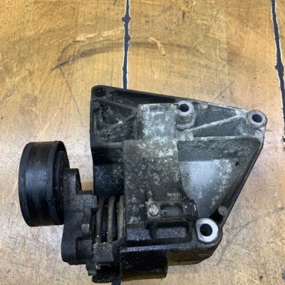 Кронштейн кондиционера BMW X5 E53 2004 M54B30 - изображение 3