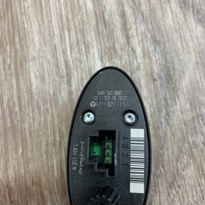Кнопка открывания багажника Mercedes-Benz E-Class 2003 W211 Перед. - изображение 5