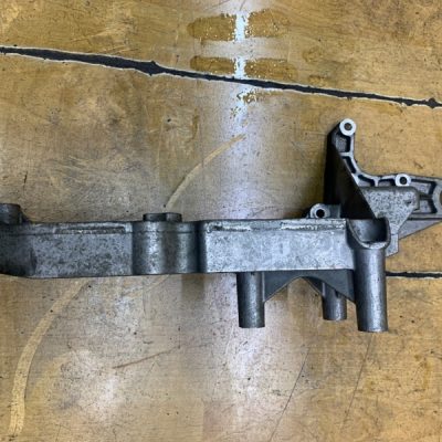 Кронштейн генератора Volvo V70 2004 D5244T внедорожник - изображение 3