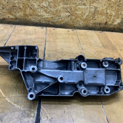 Кронштейн генератора Volvo V70 2004 D5244T внедорожник - изображение 4