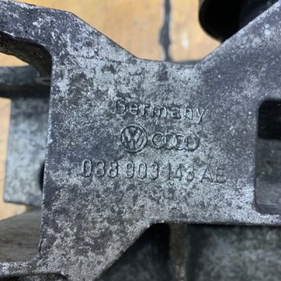 Кронштейн генератора Volkswagen Passat B5 2002 AWX - изображение 8