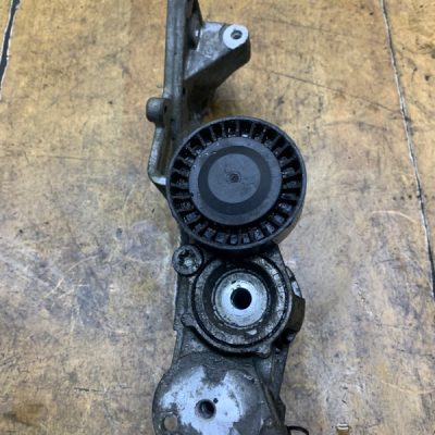 Кронштейн генератора Volvo V50 2006 D5244T - изображение 3