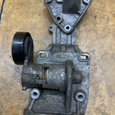 Кронштейн генератора Volvo V50 2006 D5244T - изображение 4