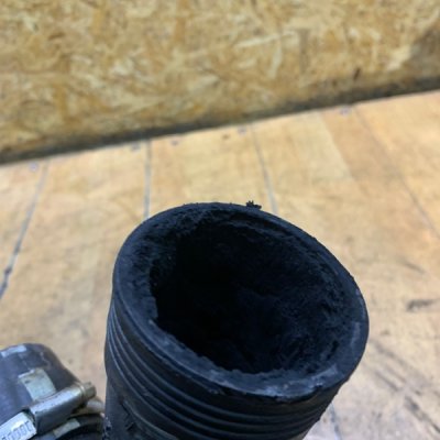 Патрубок интеркулера Volvo V50 2006 D5244T - изображение 3