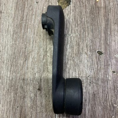 Ручка стеклоподъёмника Opel Corsa B 1998 хетчбэк 5-ти дв., Задн., Прав. - изображение 3