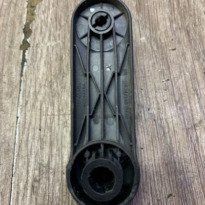 Ручка стеклоподъёмника Opel Corsa B 1998 хетчбэк 5-ти дв., Задн., Прав. - изображение 4