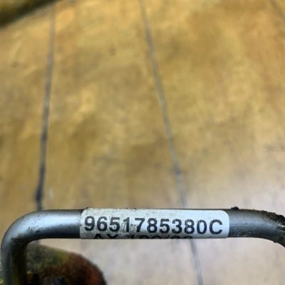 Трубка подачи масла на турбину Peugeot 308 2008 9HX(DV6ATED4) хетчбэк 5-ти дв. - изображение 2