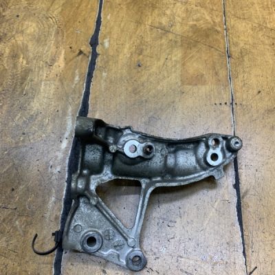 Кронштейн генератора Peugeot 308 2008 9HX(DV6ATED4) хетчбэк 5-ти дв. - изображение 3