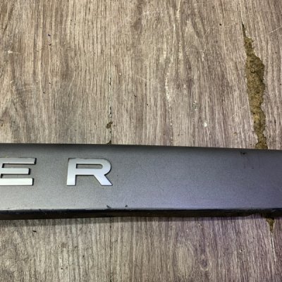 Молдинг крышки багажника Land Rover Range Rover Sport 2003 внедорожник Задн. - изображение 4