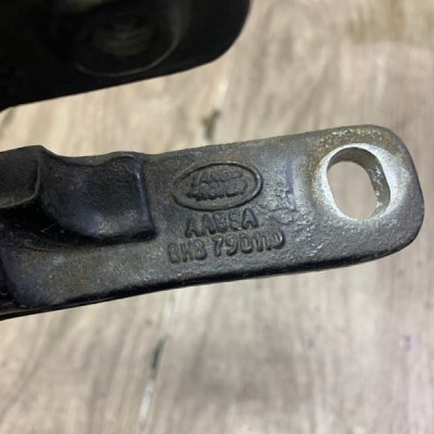 Петля крышки багажника Land Rover Range Rover Sport 2003 внедорожник Задн. Лев. - изображение 2
