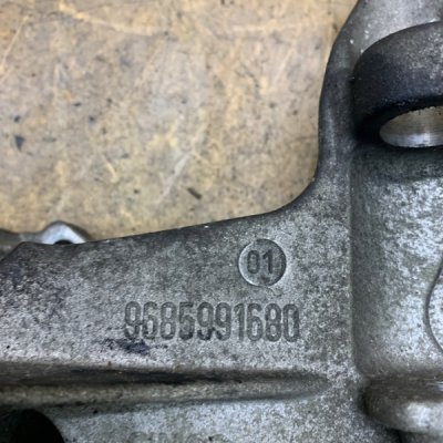 Кронштейн генератора Citroen C4 Grand Picasso 2009 DV6TED4 - изображение 2