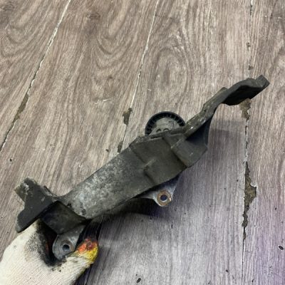 Кронштейн генератора Renault Megane 3 2009 K4M848 - изображение 10