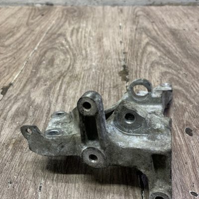 Кронштейн генератора Volvo C30 2007 D4164T - изображение 4