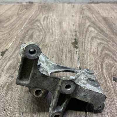 Кронштейн генератора Volvo C30 2007 D4164T - изображение 7