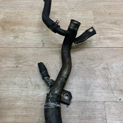 Патрубок системы охлаждения двигателя Ford Focus 2 2007 седан KKDA - изображение 3