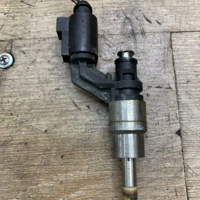 Топливная форсунка Volkswagen Golf 5 2005 BLF хетчбэк 5-ти дв. - изображение 2