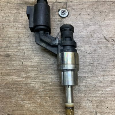 Топливная форсунка Volkswagen Golf 5 2005 BLF хетчбэк 5-ти дв. - изображение 2