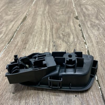 Ручка двери внутренняя Ford Fiesta 6 2008 хетчбэк 5дв. SPJA Задн. Прав. - изображение 2