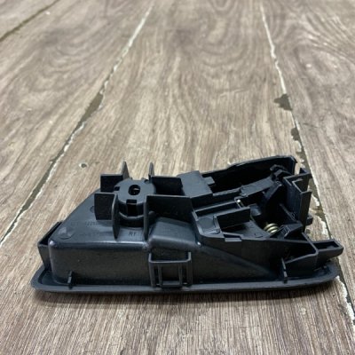 Ручка двери внутренняя Ford Fiesta 6 2008 хетчбэк 5дв. SPJA Задн. Прав. - изображение 4
