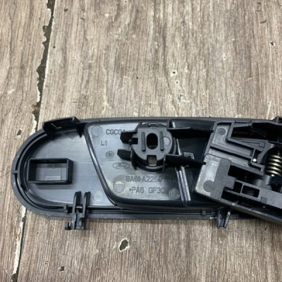 Ручка двери внутренняя Ford Fiesta 6 2008 хетчбэк 5дв. SPJA Перед. Лев. - изображение 9