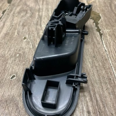 Ручка двери внутренняя Ford Fiesta 6 2008 хетчбэк 5дв. SPJA Перед. Лев. - изображение 5