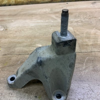 Кронштейн МКПП Ford Focus 1 2005 хетчбэк 3дв. FYDB Задн. - изображение 2
