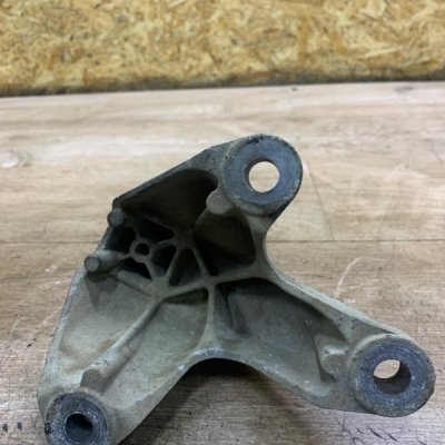 Кронштейн МКПП Ford Focus 1 2005 хетчбэк 3дв. FYDB Задн. - изображение 4