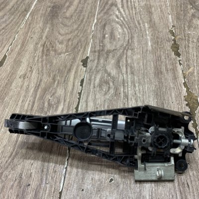 Ручка двери внешняя Opel Astra J 2009 хетчбэк 5дв. A14XER Перед. Лев. - изображение 2