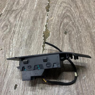 Кнопка стеклоподъемника Opel Astra J 2009 хетчбэк 5дв. A14XER Перед. - изображение 5